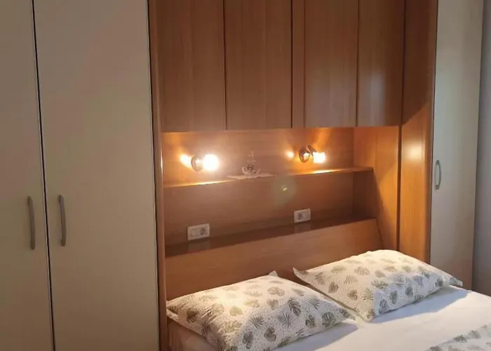 Nansi Nečujam